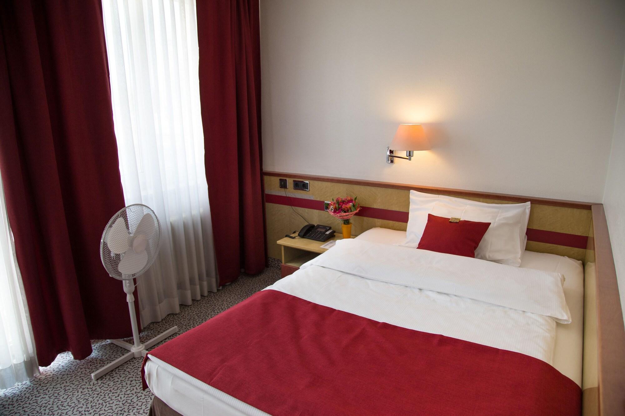 LeoMar Flatrate Hotel Ulm Exterior foto