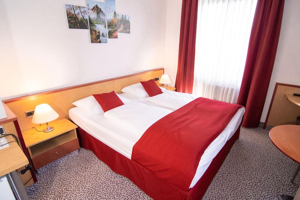 LeoMar Flatrate Hotel Ulm Exterior foto