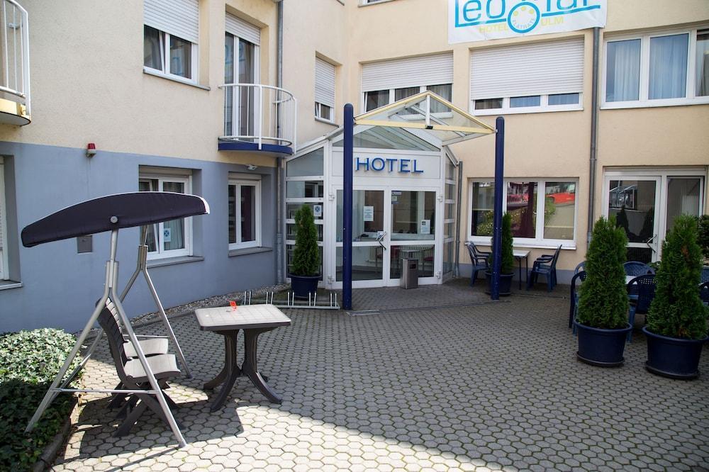 LeoMar Flatrate Hotel Ulm Exterior foto